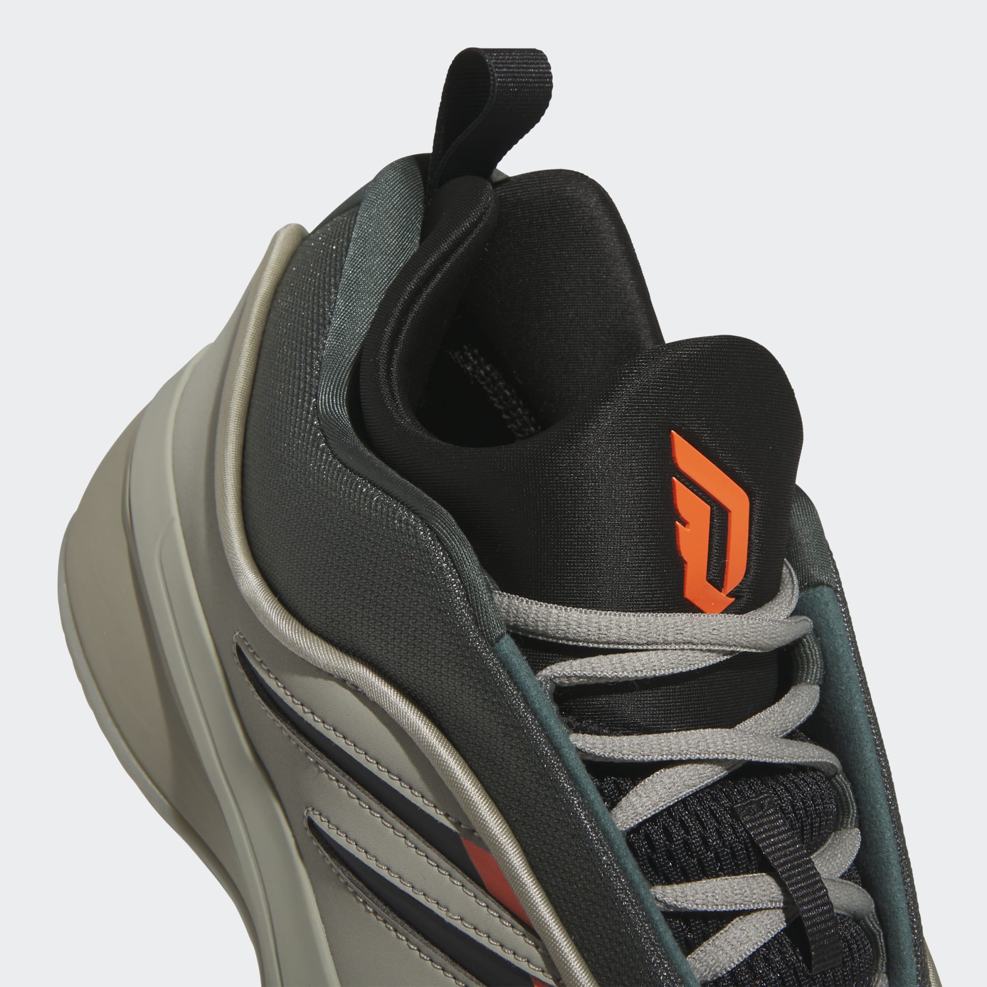 Dame 9 low Trainers